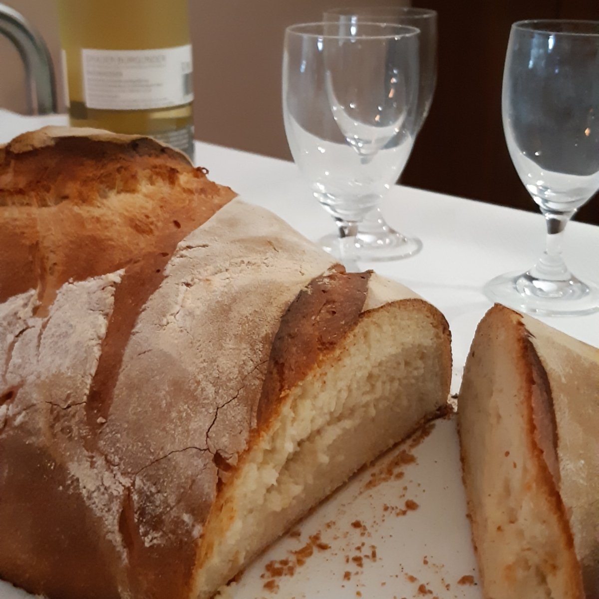 Brot-Brechen Gründonnerstag 2023